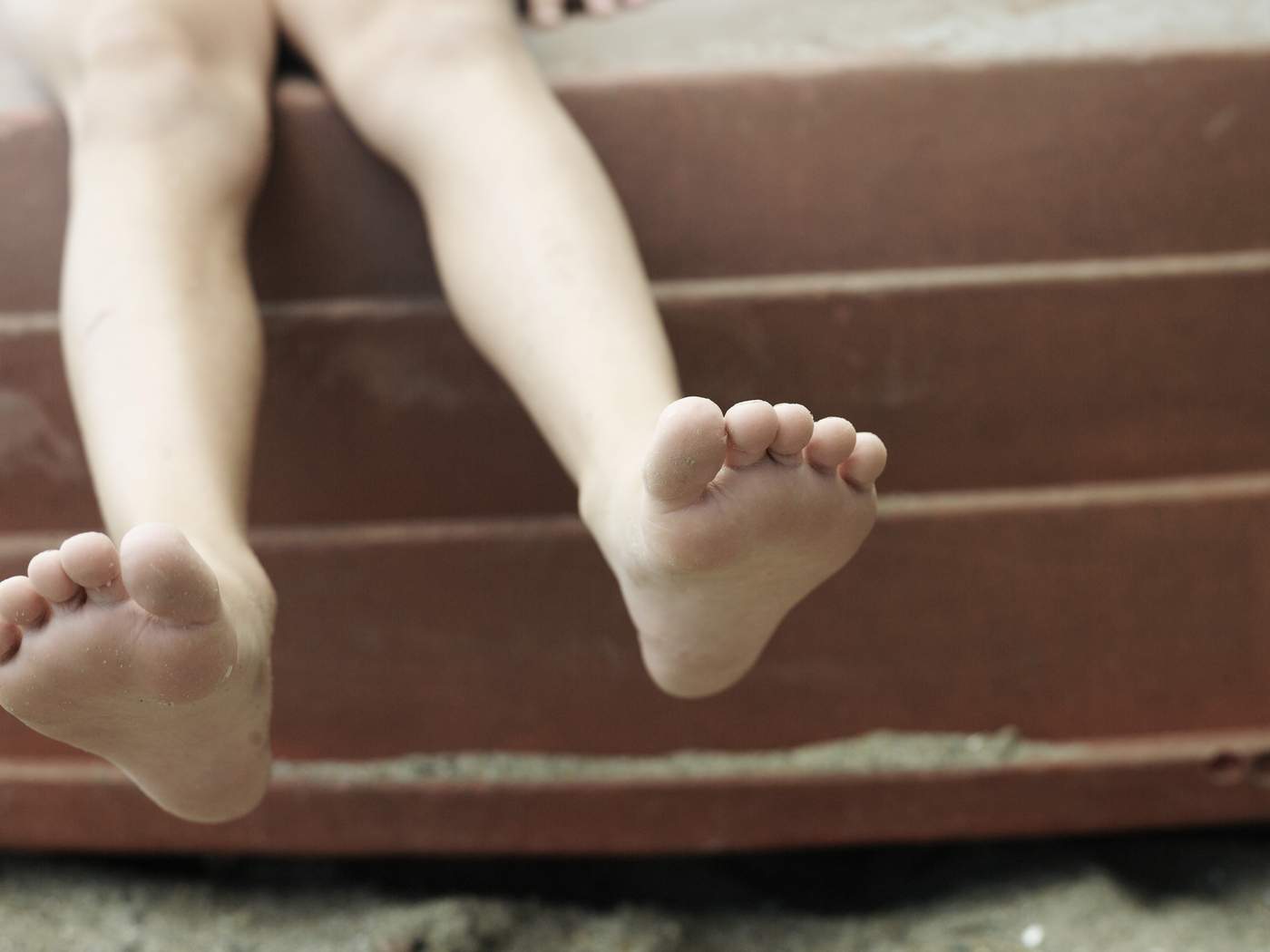 Un băiat de 11 ani s-a sinucis lovindu-se cu capul de podea, la școală! Informații care vă pot afecta emoțional