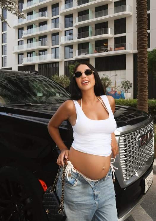 Larisa Udilă și soțul, Alex Ogică, declarații exclusive înainte să devină părinți pentru a doua oară. Ce nume au ales pentru fetița lor și când urmează să nască influencerița