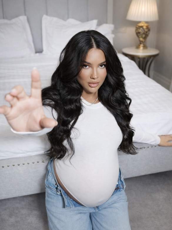 larisa udila cu burtica de gravida la vedere