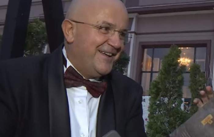 Axinte, îmbrăcat elegant