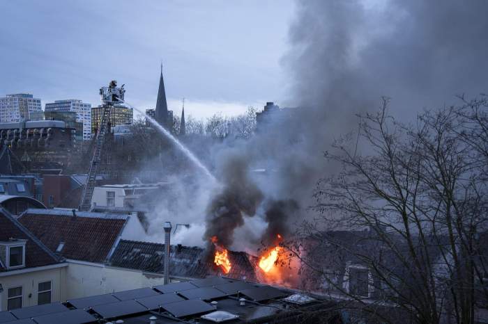 Explozie uriașă în centrul orașului! Mai multe clădiri s-au prăbușit și cel puțin patru persoane au fost rănite