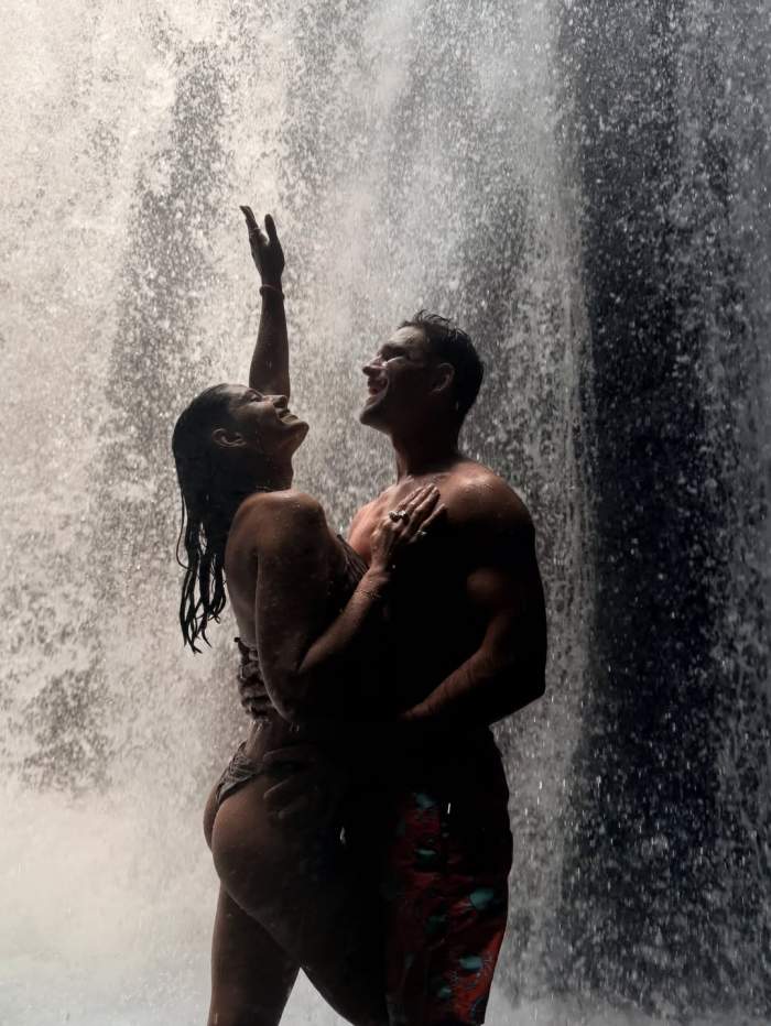 Oana Moșneagu și Vlad Gherman, în Bali