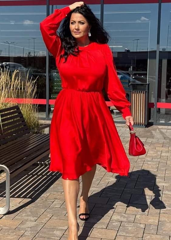 gabriela cristea in rochie rosie