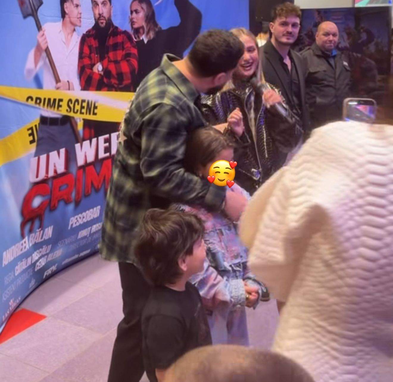 Tzancă Uraganu, alături de copiii lui, iar Lambada îl filmează