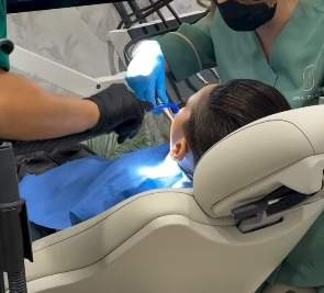 Nepotul Cristinei Pucean, la stomatolog