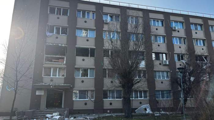 Explozie puternică într-un bloc din Buzău! Mai multe apartamente au fost distruse