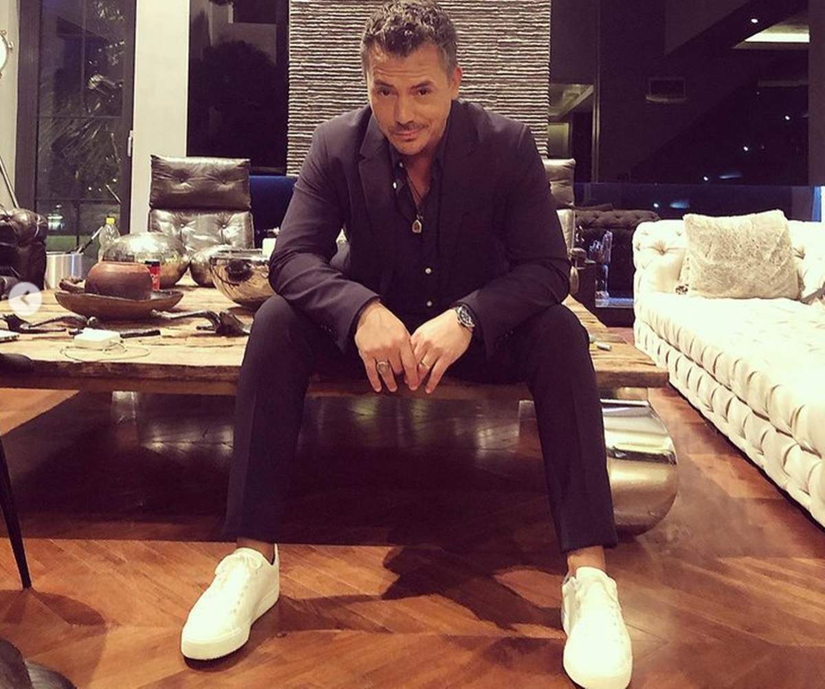 Răzvan Fodor, îmbrăcat în negru