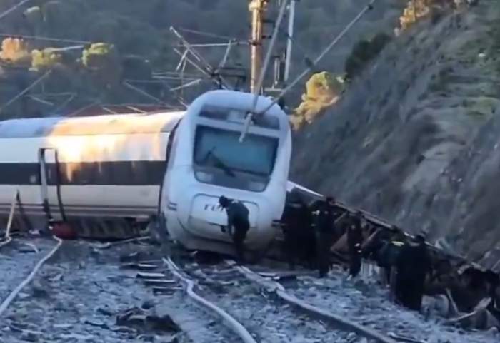 Român, în trenul morții din Spania! Era cu familia în apel video în momentul accidentului: "Telefonul i-a zburat din mână"