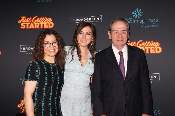 Tommy Lee Jones, Victoria Jones și Dawn Laurel-Jones