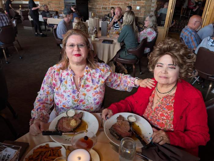 saveta bogdan si fiica ei impreuna