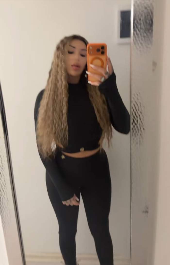 O tiktokeriță cunoscută din România s-a trezit cu poliția la ușă în timp ce era în live! Vecinii au sunat la 112