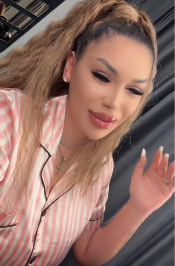 O tiktokeriță cunoscută din România s-a trezit cu poliția la ușă în timp ce era în live! Vecinii au sunat la 112