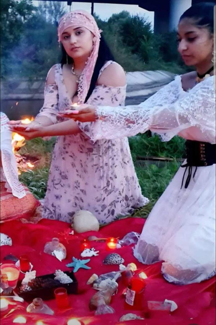 Melek, făcând un ritual