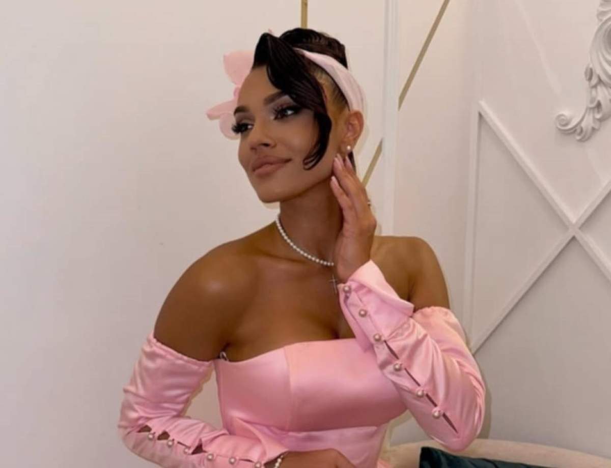 Karmen Minune, în rochie roz