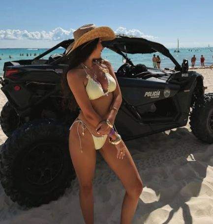 Raluca Pulhac, în costum de baie