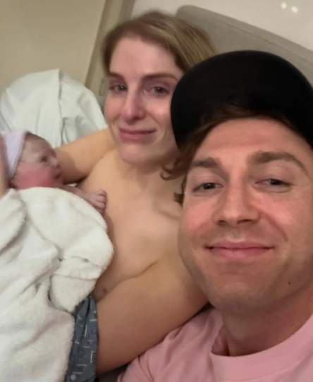 O artistă celebră a devenit mamă pentru a treia oară, în secret! Bebelușul a fost adus pe lume cu ajutorul unei mame surogat