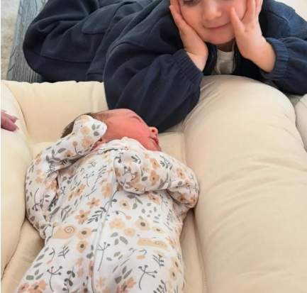 O artistă celebră a devenit mamă pentru a treia oară, în secret! Bebelușul a fost adus pe lume cu ajutorul unei mame surogat