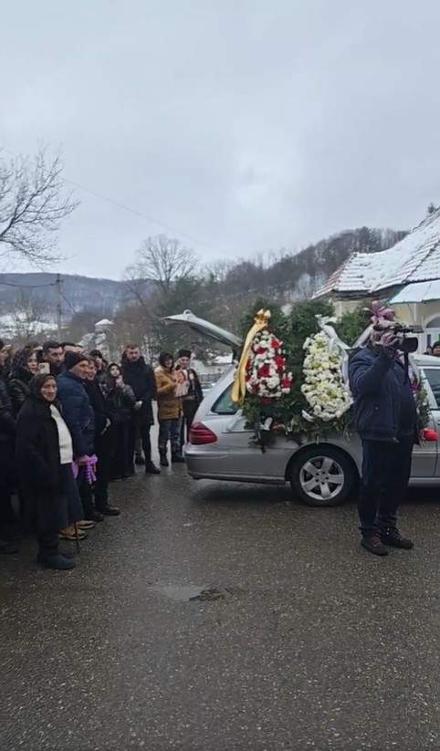 domnica trop inmormantare