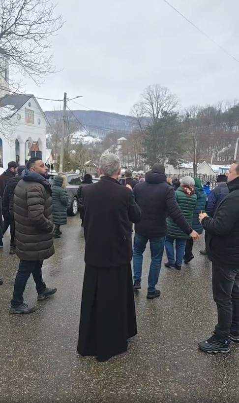 domnica trop inmormantare