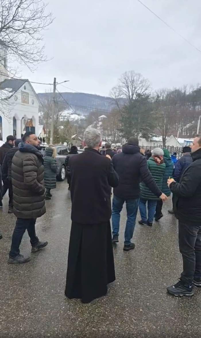 domnica trop inmormantare