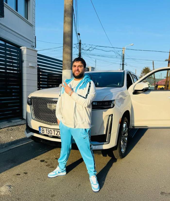 Tzancă Uraganu lângă mașină