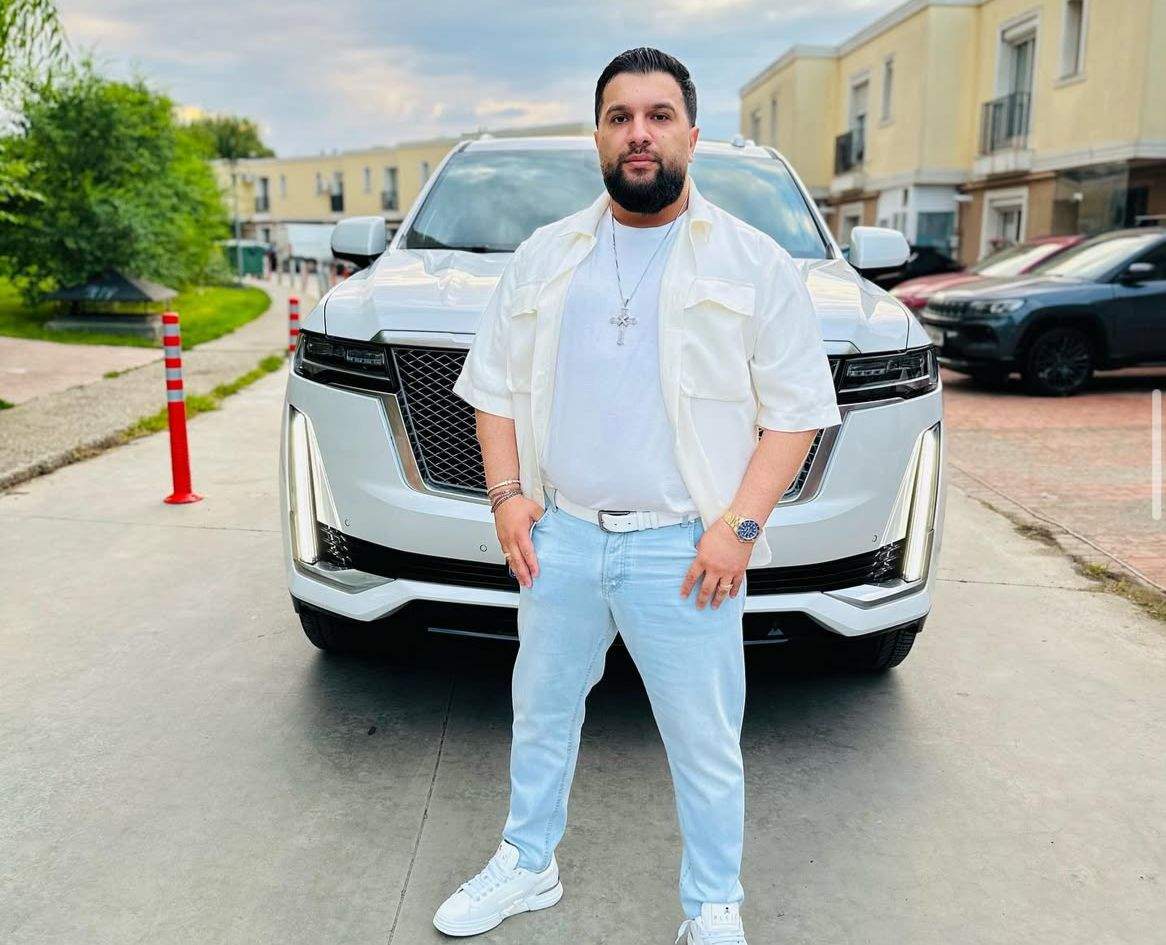 Tzancă Uraganu, lângă mașină