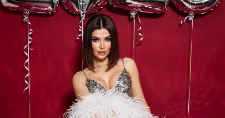 Alina Pușcaș, la o petrecere