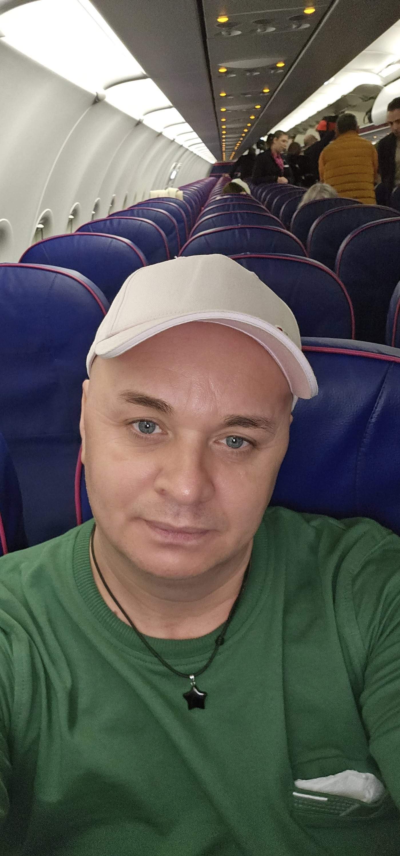 cristi din banat selfie in avion