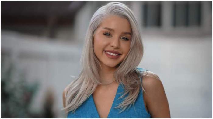 carmen grebenisan zambeste, imbracata in albastru