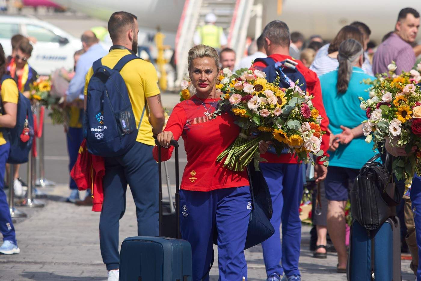 Camelia Voinea, cu flori în brațe