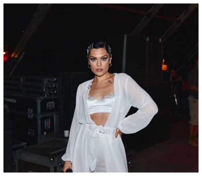 Jessie J, îmbrăcată sexy