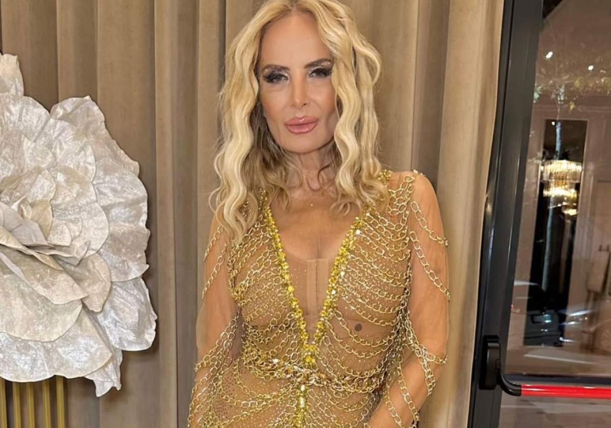 Daniela Gyorfi, îmbrăcată elegant, la un eveniment