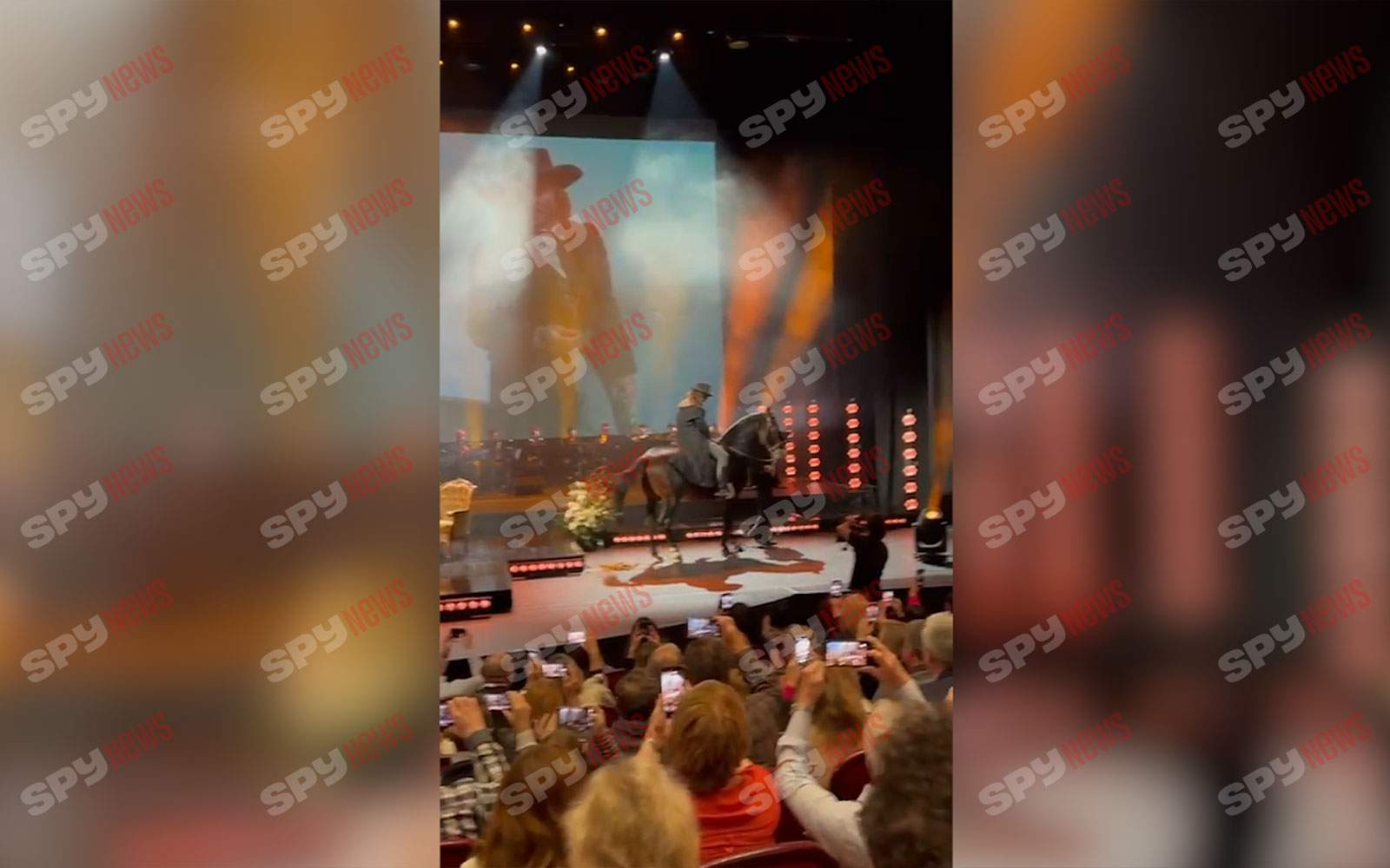 Imagini de senzație și în exclusivitate de la "Gala Aniversară Florin Piersic 90"! Au urcat calul pe scenă