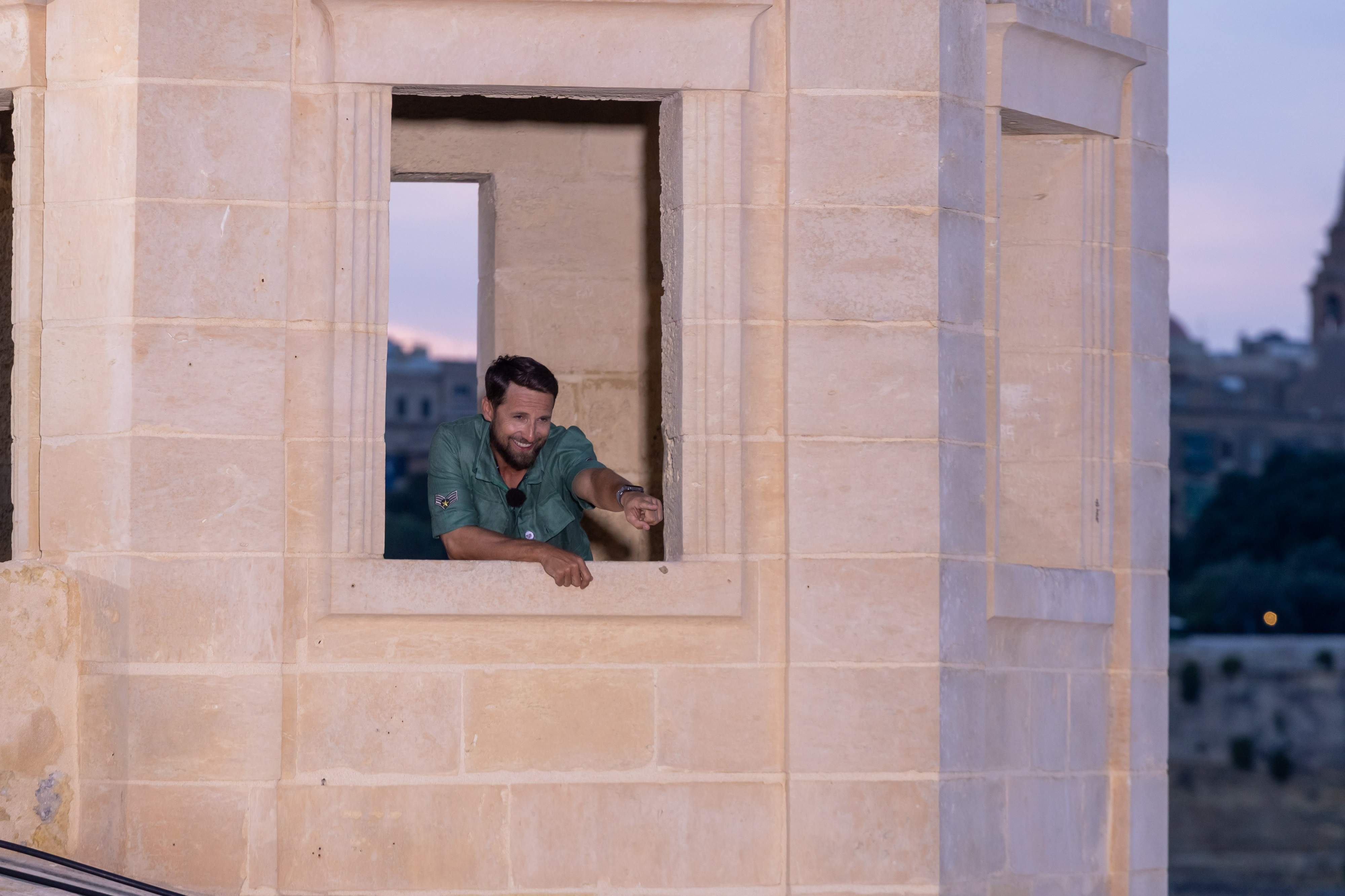 După ce băieții s-au întrecut cu joaca, astăzi va fi o zi intensă! Fetele vor curăța o mașină, la înălțime, la Power Couple! Aseară, emisia a fost lider de audiență!