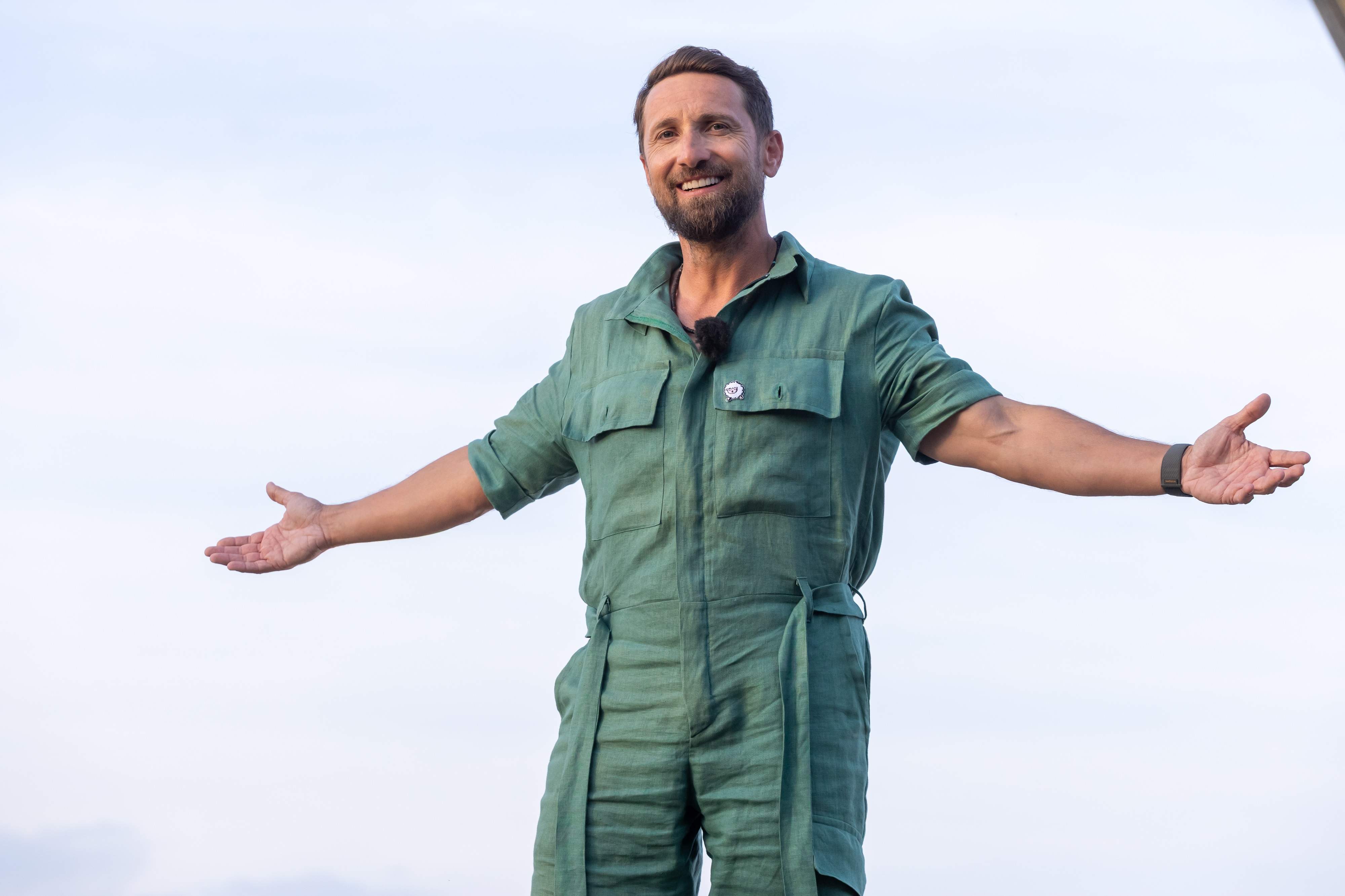 După ce băieții s-au întrecut cu joaca, astăzi va fi o zi intensă! Fetele vor curăța o mașină, la înălțime, la Power Couple! Aseară, emisia a fost lider de audiență!