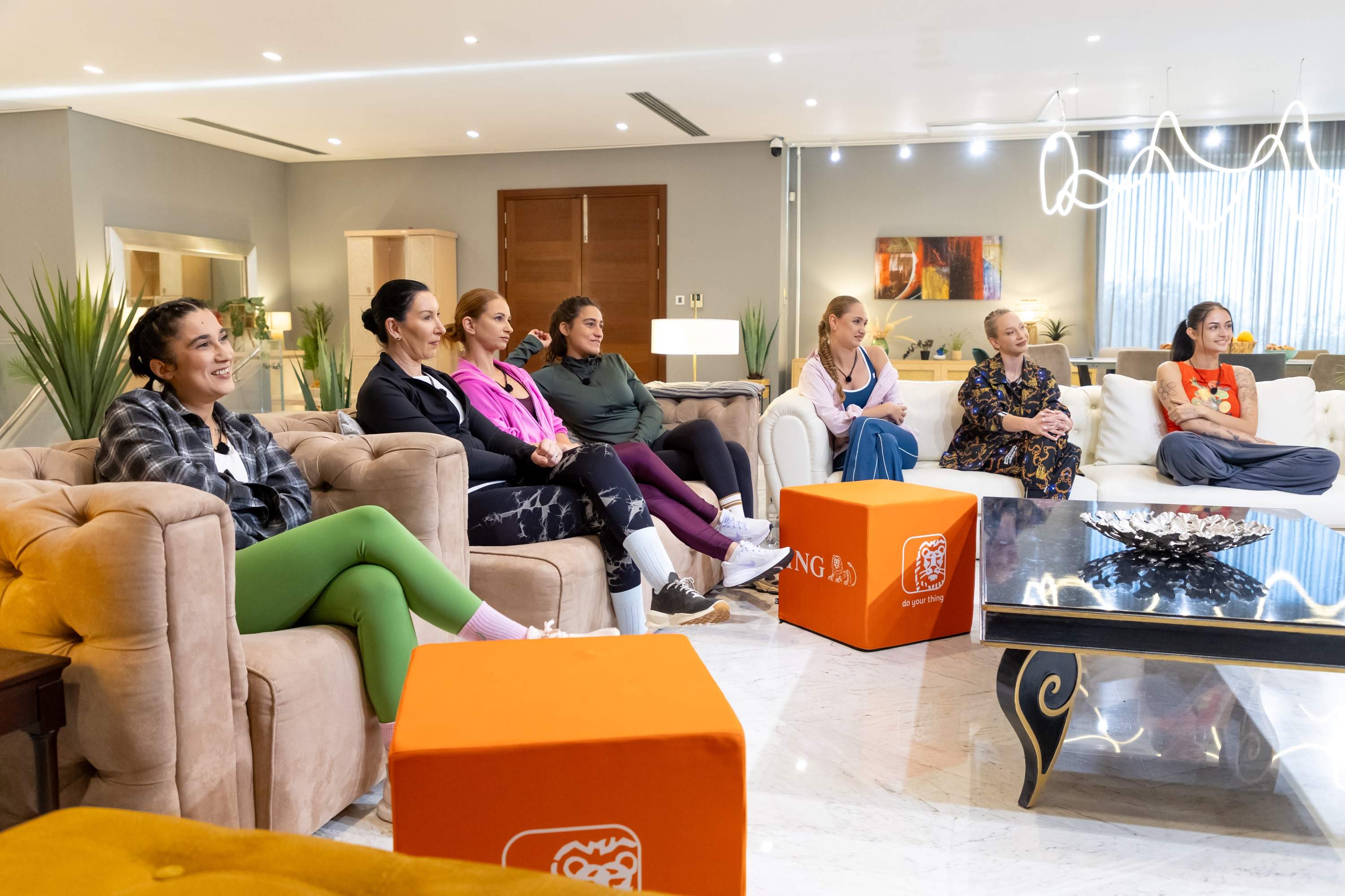 După ce băieții s-au întrecut cu joaca, astăzi va fi o zi intensă! Fetele vor curăța o mașină, la înălțime, la Power Couple! Aseară, emisia a fost lider de audiență!