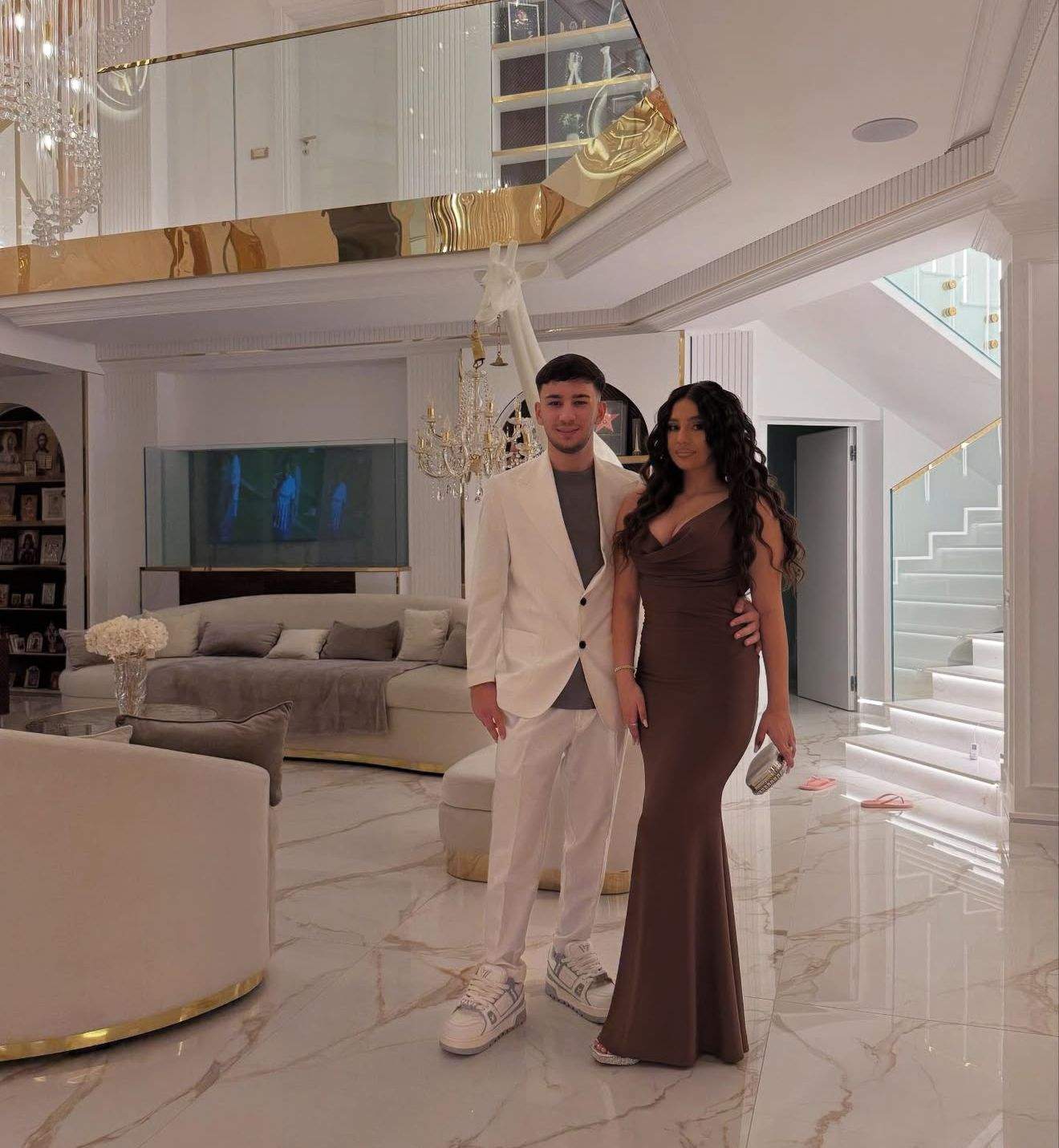 Tony One și Antonia, îmbrăcați elegant