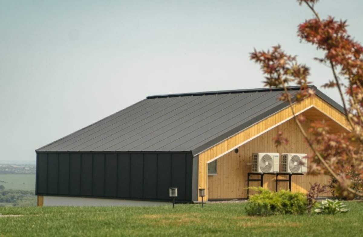 (P) De ce este tablă cutată soluția ideală pentru acoperișuri și garduri?