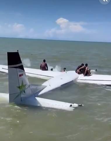 15 persoane au scăpat cu viață dintr-un accident aviatic teribil! Aeronava s-a prăbușit la scurt timp după decolare