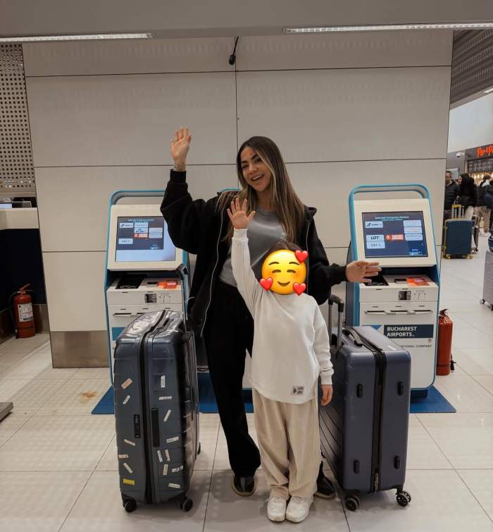 Diana Senteș și fiica ei, în aeroport