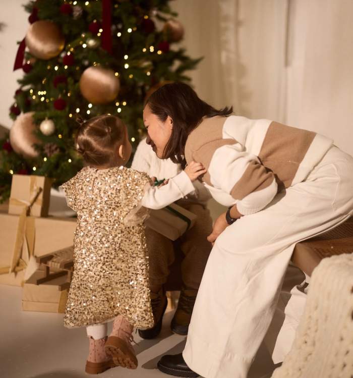 Fiica Alinei Ceușan, alături de bona ei