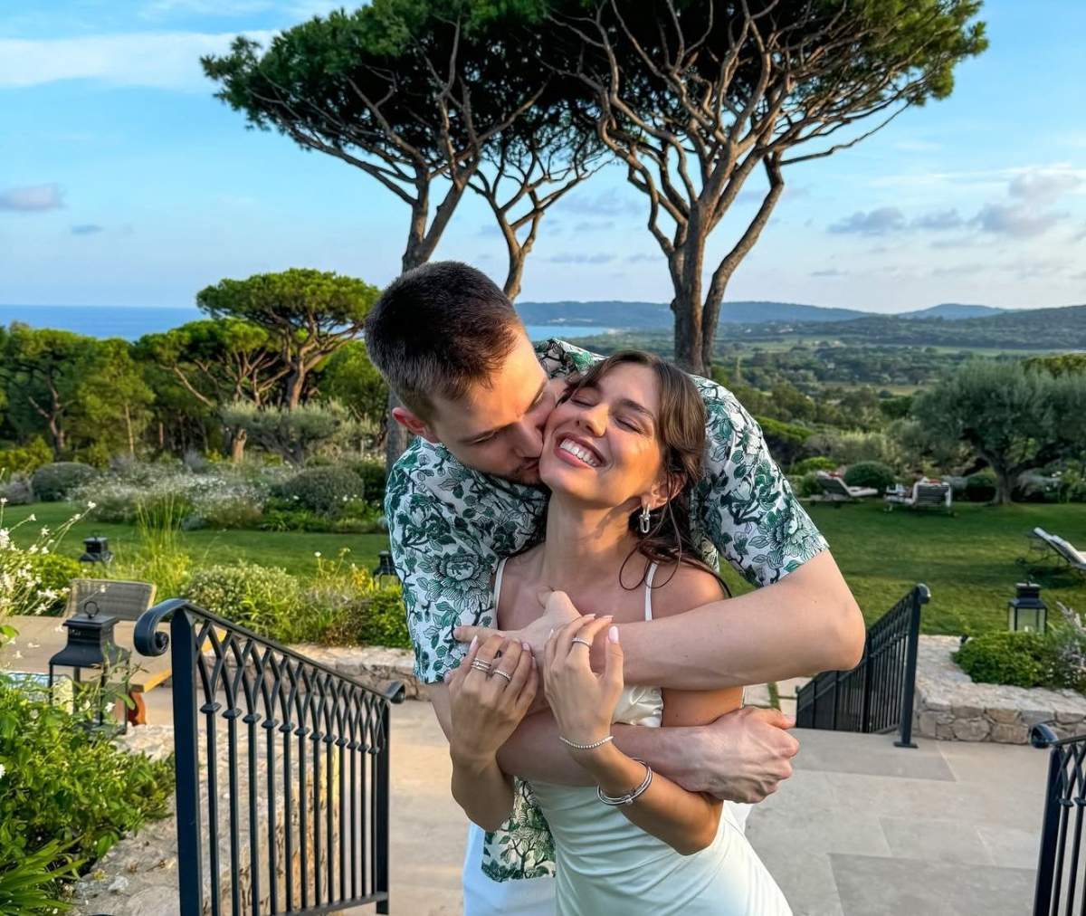 Mira și Levi, fericiți