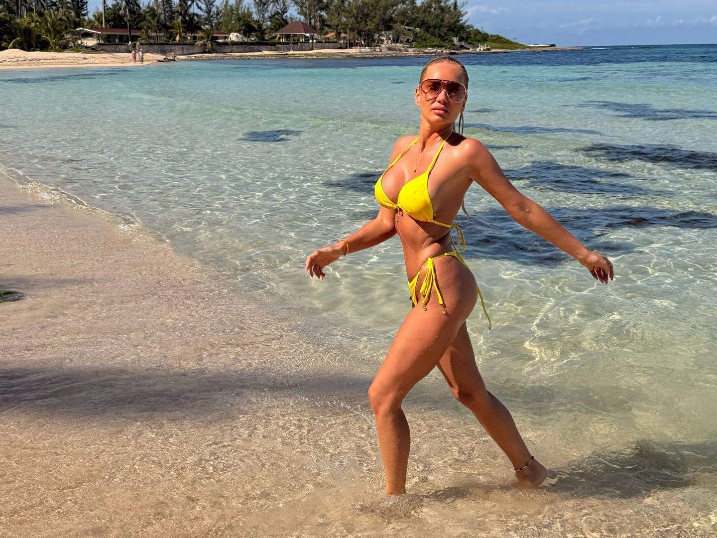 Maria Constantin, pe plajă, în Jamaica