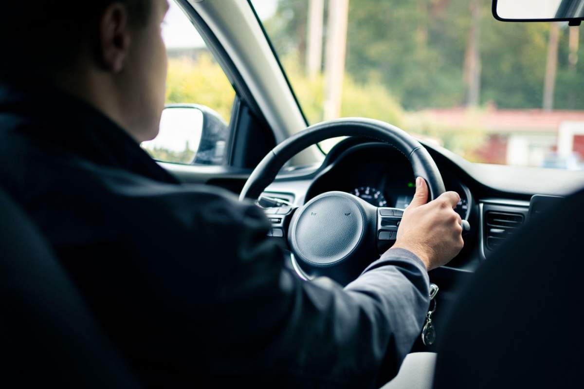 șofer de ride-sharing