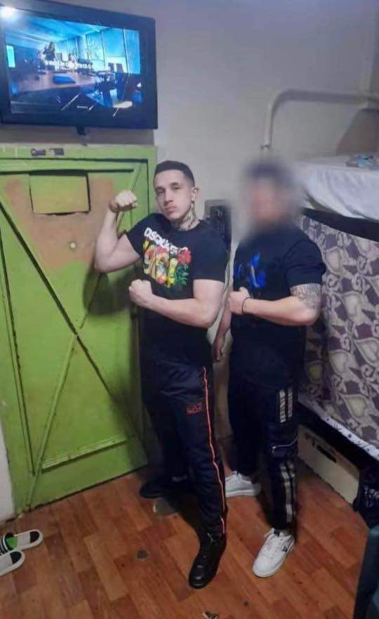 trapperul MGK în închisoare