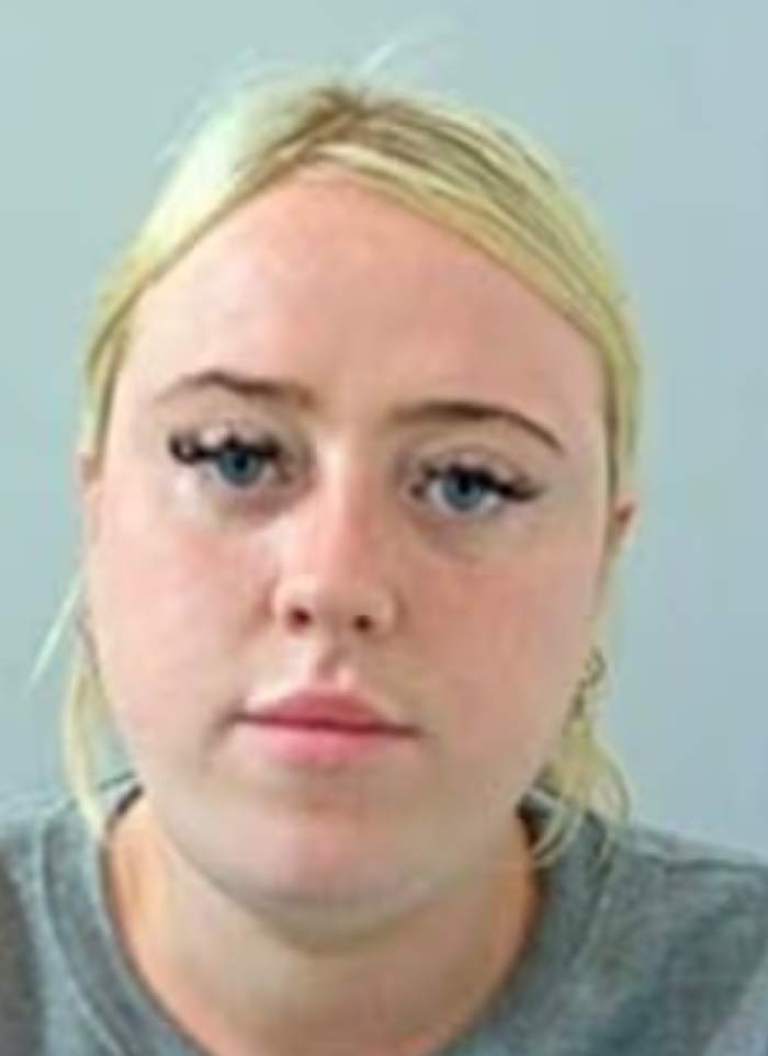 O mamă și copiii ei au ucis un bărbat în fața casei. Au spus apoi polițiștilor că l-au găsit grav rănit