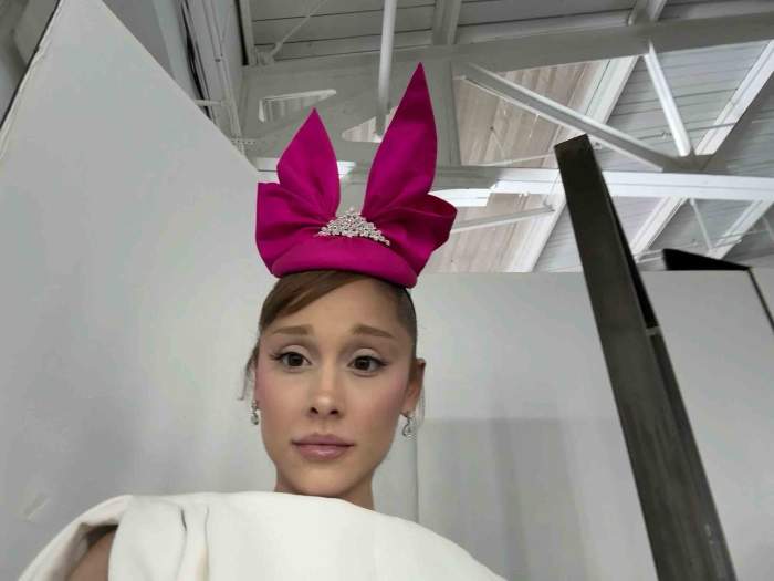 Ariana Grande și misterul celui de-al șaselea deget. Cum a apărut vedeta într-o celebră revistă