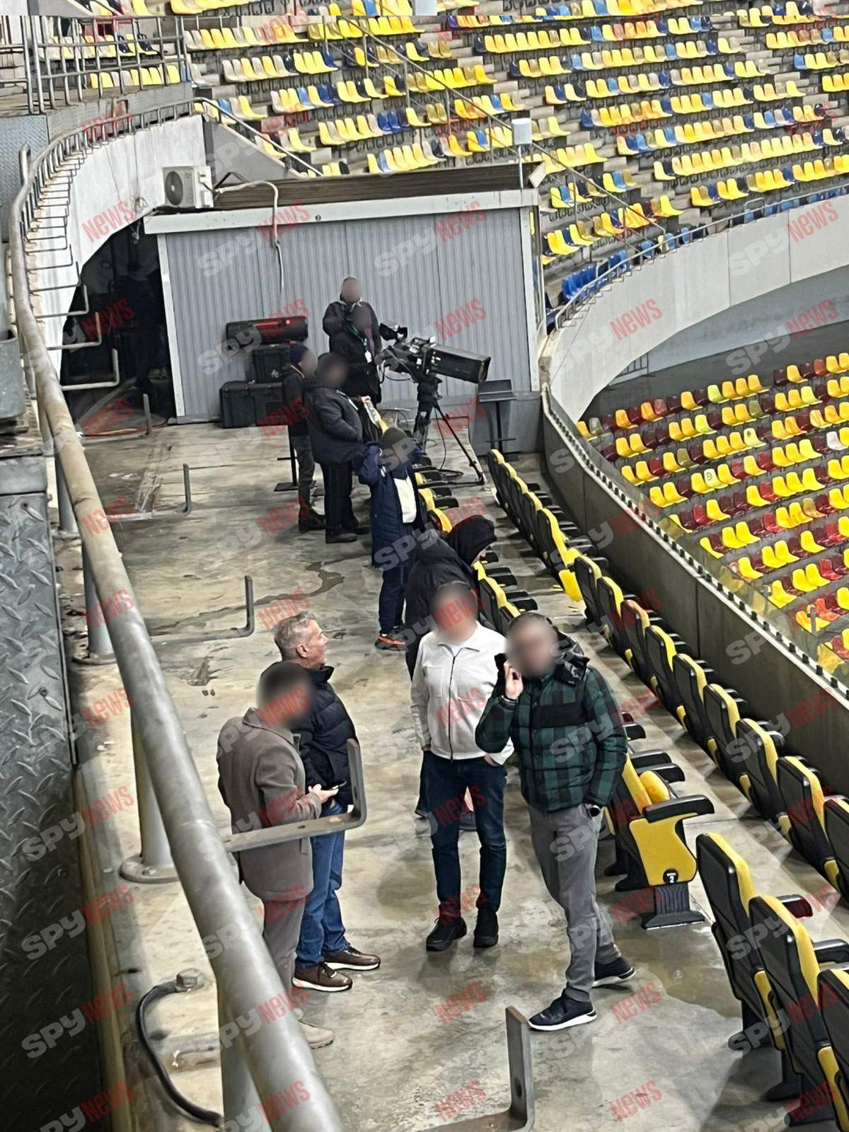 Dan Bittman, apariție rară pe stadion! Artistul a demonstrat că este lipsit de fițe! Cu cine s-a afișat când nu știa că este filmat