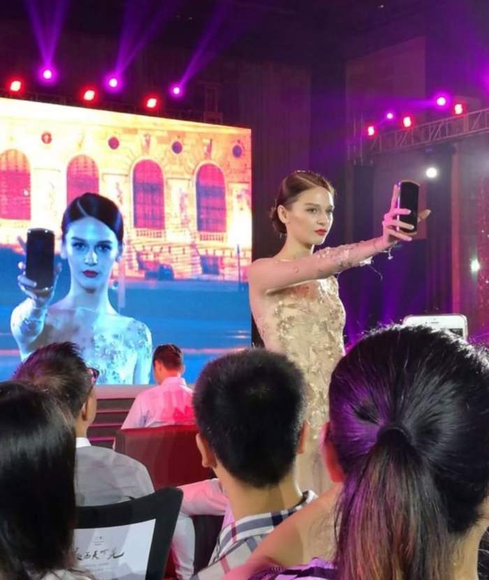 Marilu Dobrescu, defilare pe podium