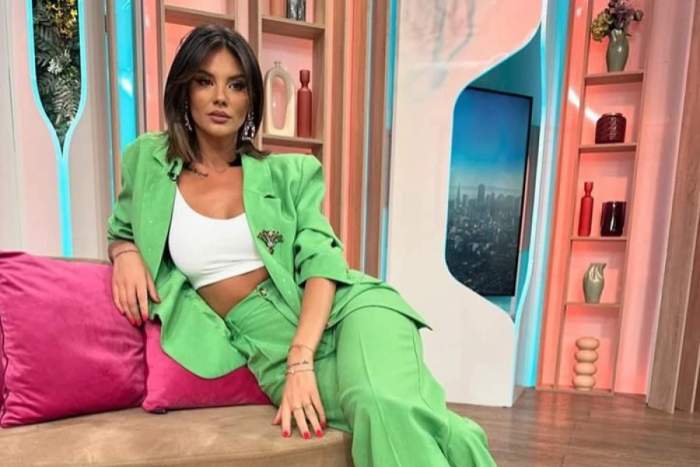 Ramona Olaru, într-un costum verde